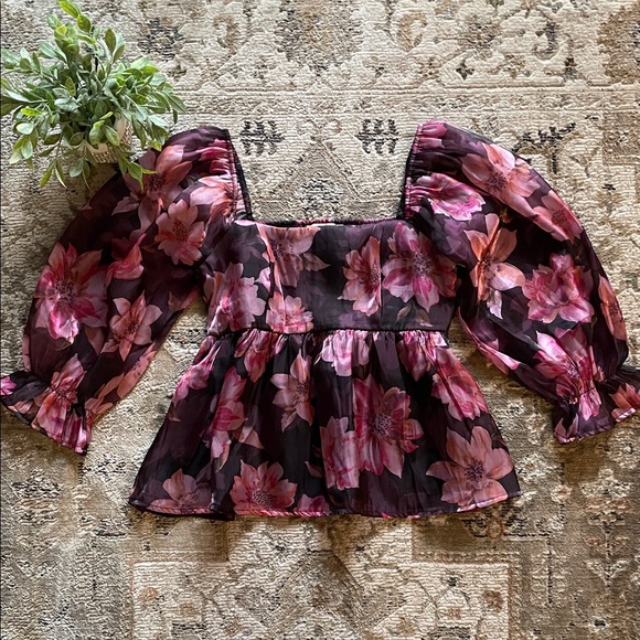 Thirty Thirty Tops - Chic Floral Blouse with Puff Sleeves